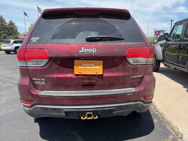 Used 2018 Velvet Red Pearlcoat Jeep Laredo image 5
