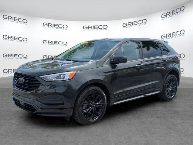 Used 2022 Forged Green Metallic Ford SE image 3