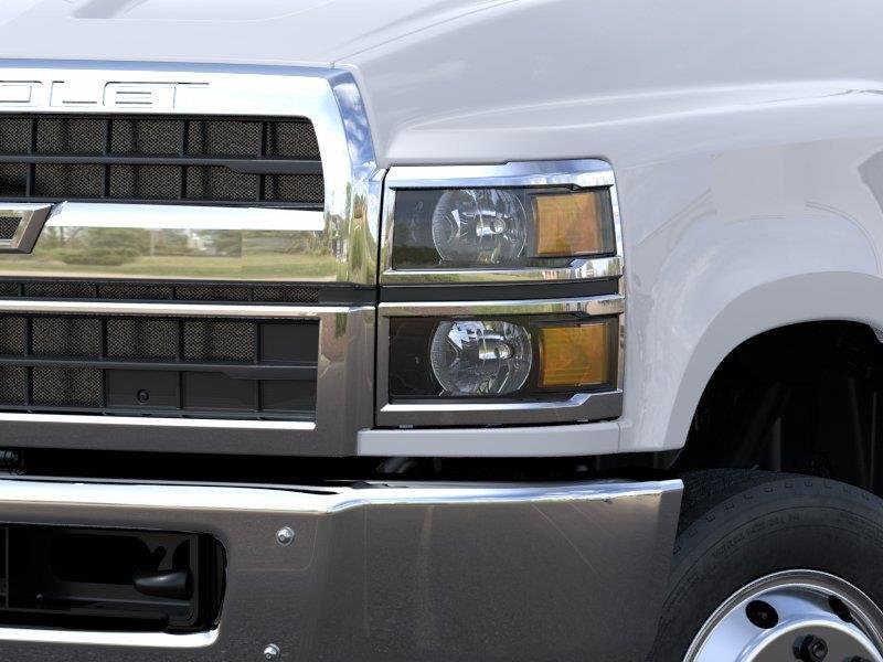 New 2026 Summit White Chevrolet WT image 10