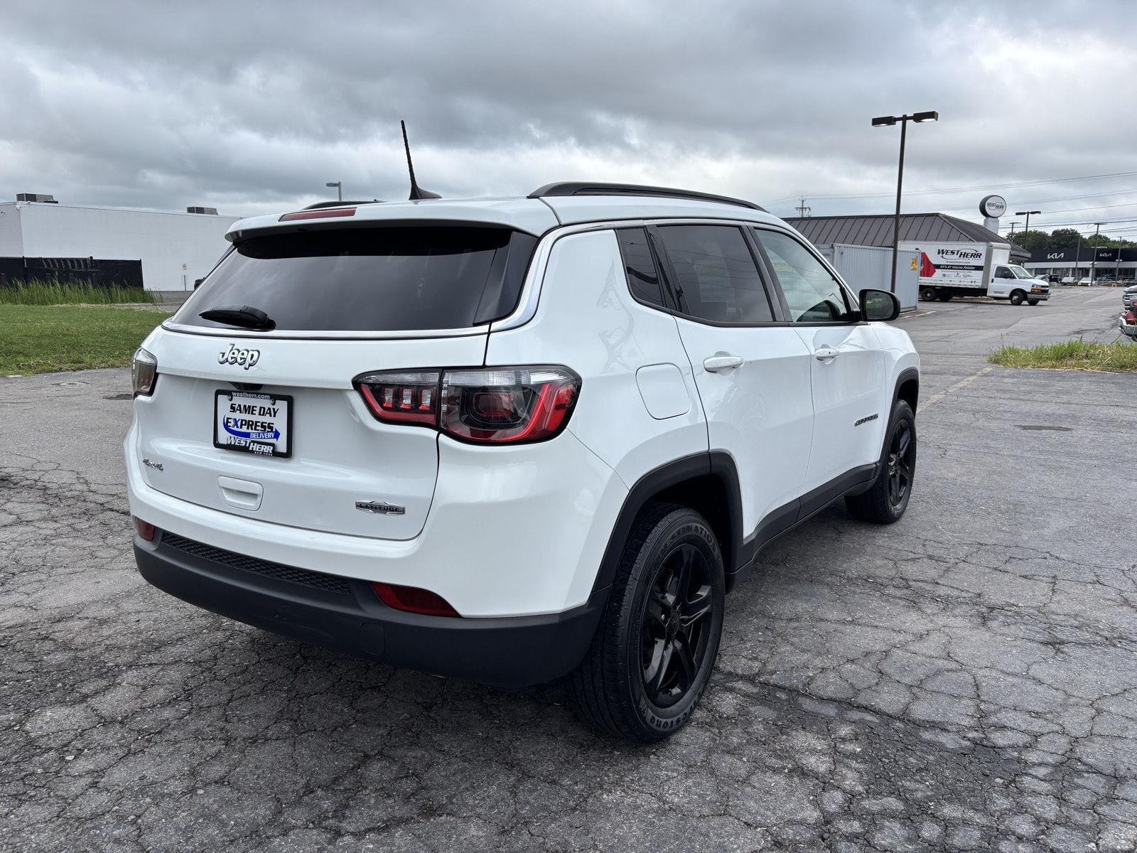 Used 2023 Bright White Clearcoat Jeep Latitude image 7