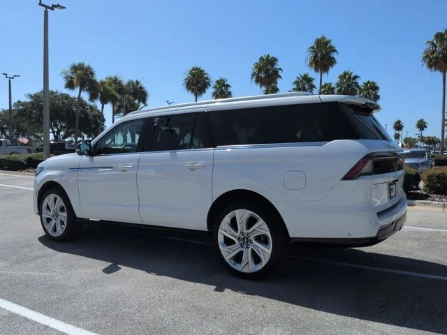 Used 2025 White Lincoln Reserve image 6