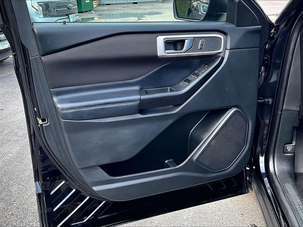 Used 2020 Black Metallic Ford XLT image 9