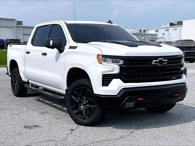 Used 2024 Summit White Chevrolet LT Trail Boss image 1