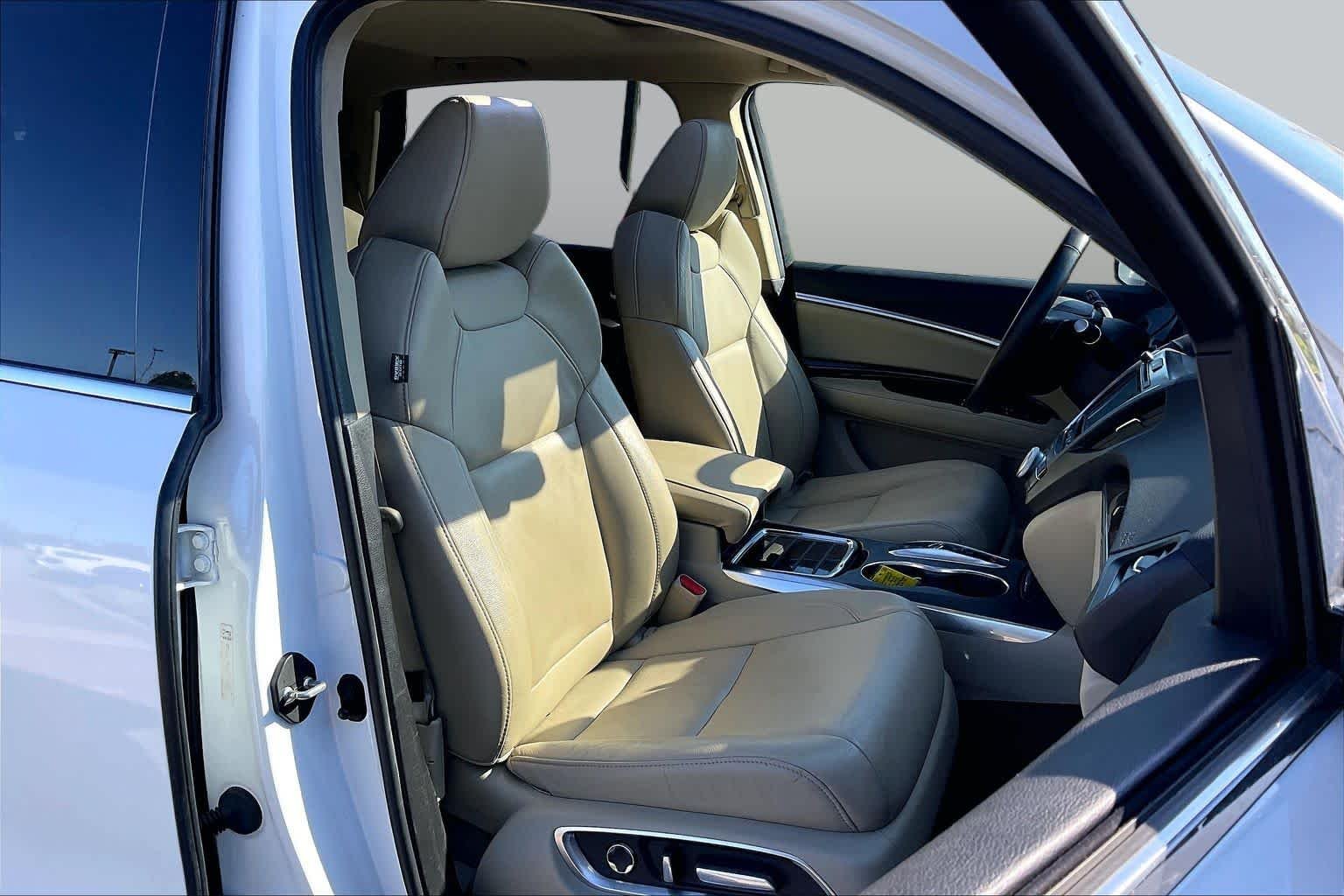 Used 2020 Platinum White Pearl Acura  image 9