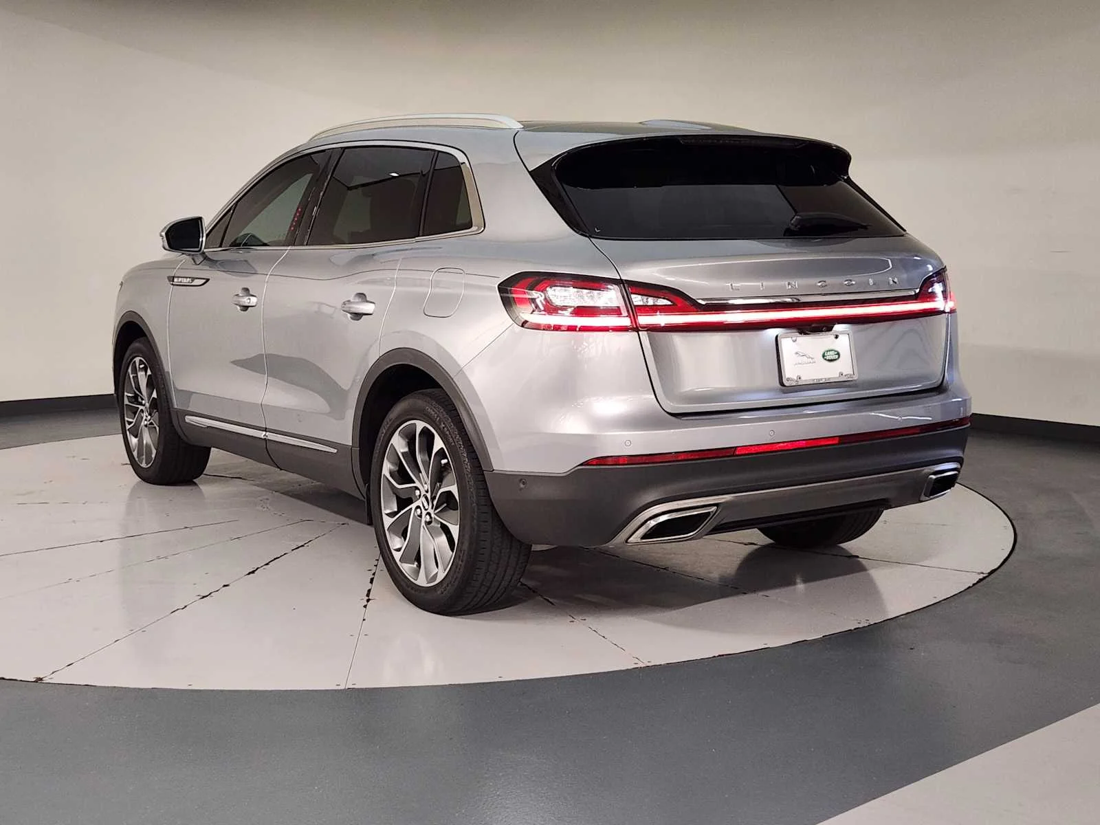 Used 2023 Silver Radiance Lincoln Reserve image 9