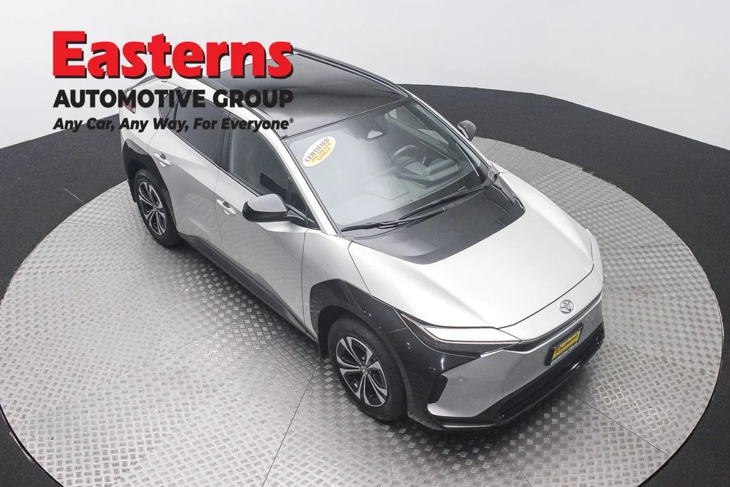Used 2023 Silver Toyota XLE image 3