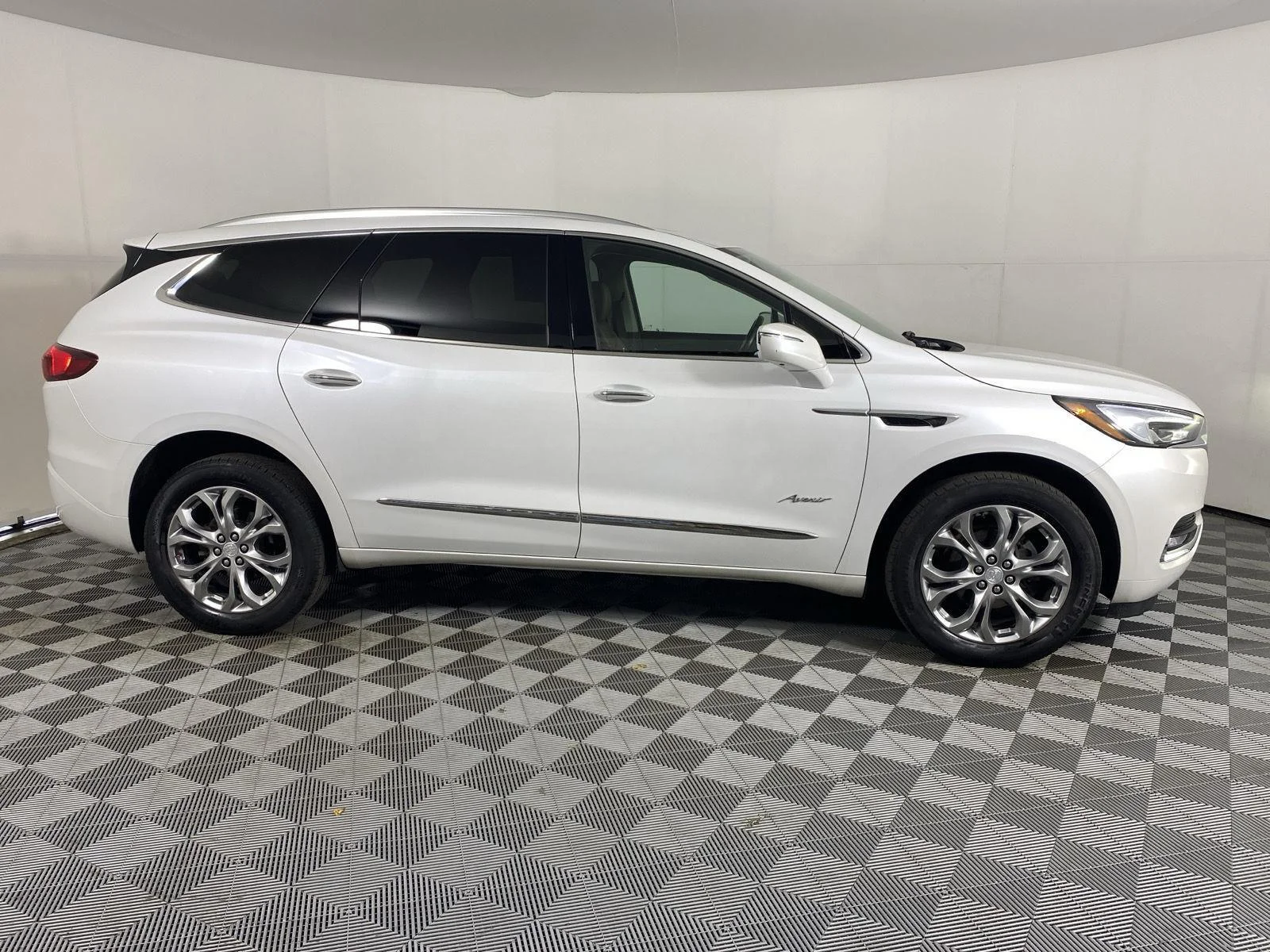 Used 2020 White Frost Tricoat Buick Avenir image 10
