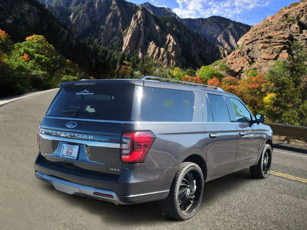 Used 2022 Gray Ford Platinum image 3