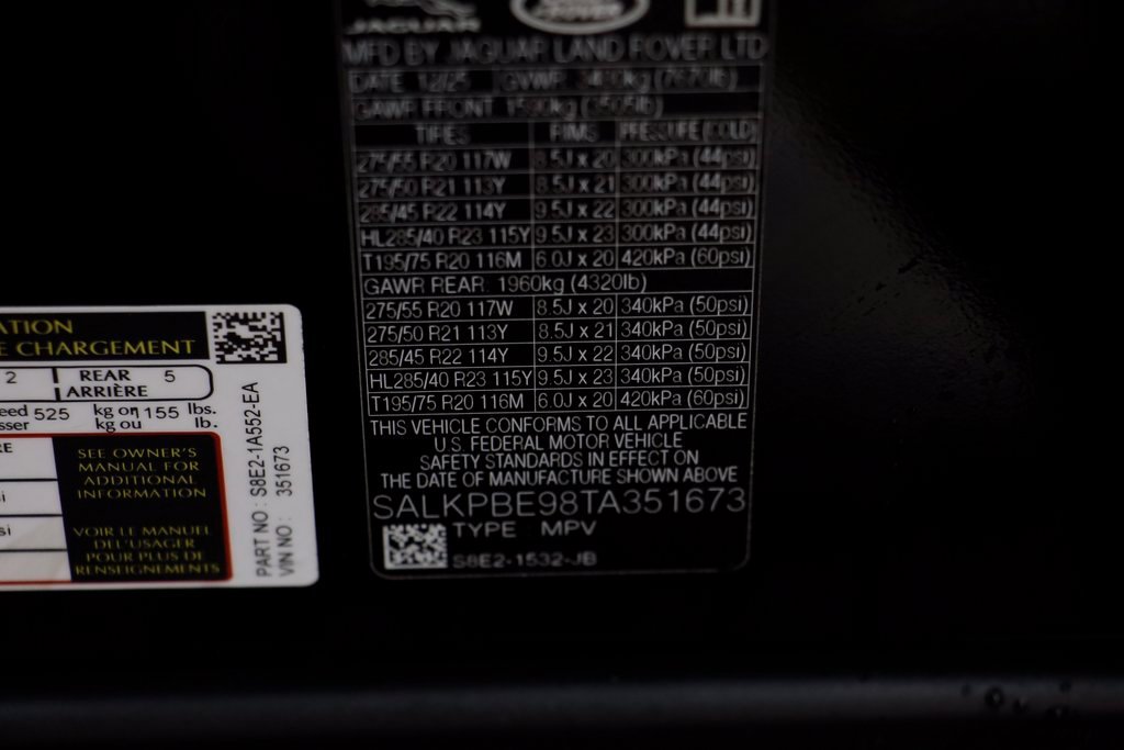 New 2026 Santorini Black LAND ROVER SE LWB 7-Seats / V8 image 27