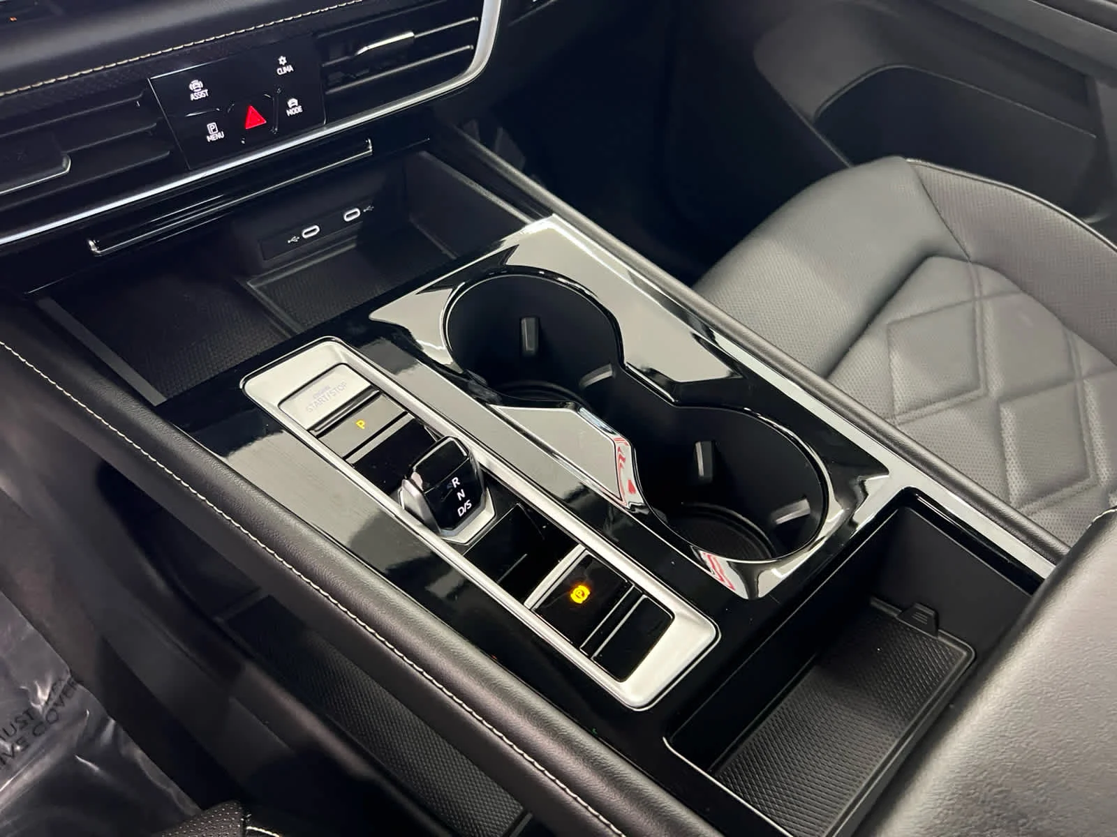 2025 Volkswagen Atlas SEL Premium R-Line - Photo 18