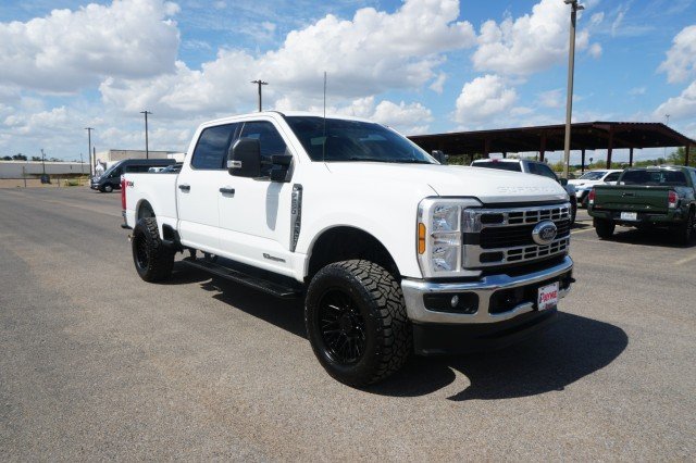Used 2025 Oxford White Ford XLT image 3