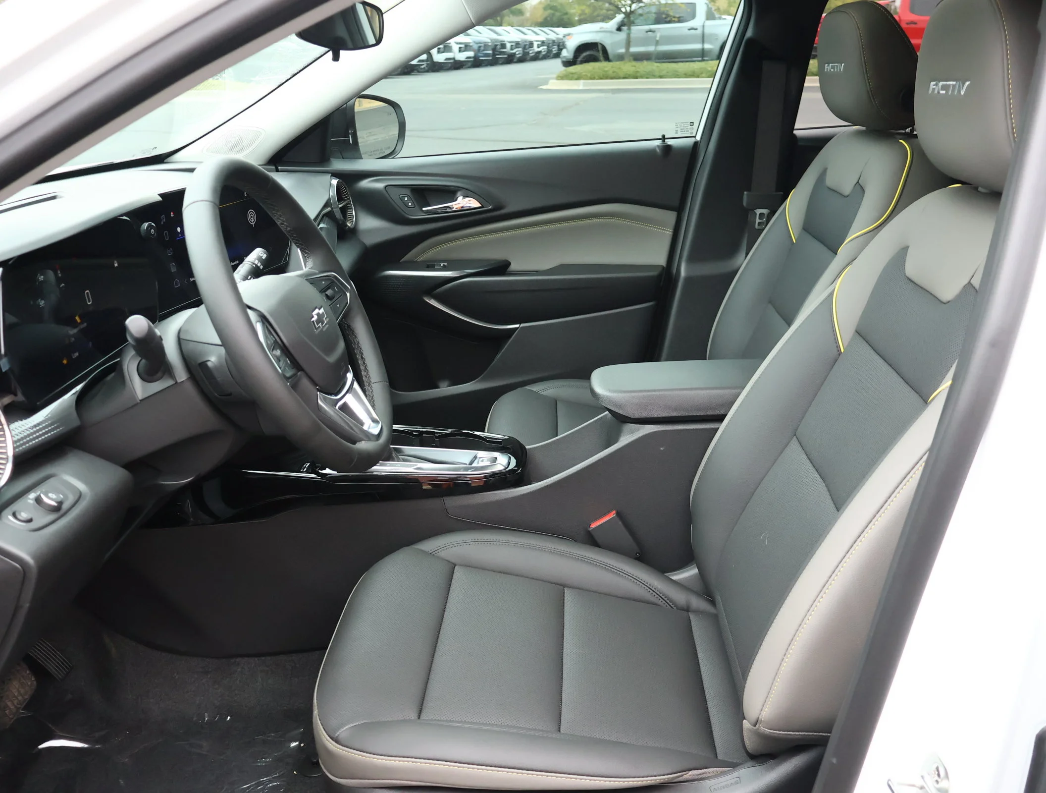 New 2026 Summit White Chevrolet ACTIV image 10