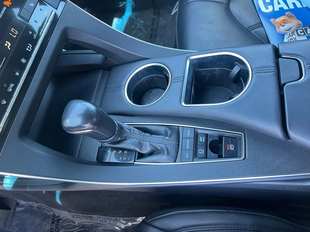 Used 2020 Silver Toyota XLE Plus image 29