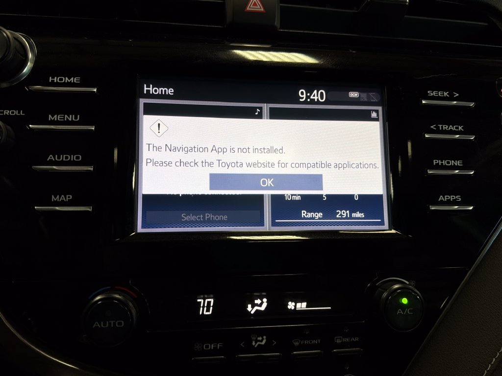 Used 2019 Silver Toyota SE image 24