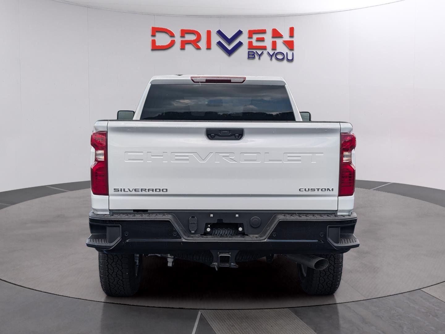 New 2026 Summit White Chevrolet Custom image 4