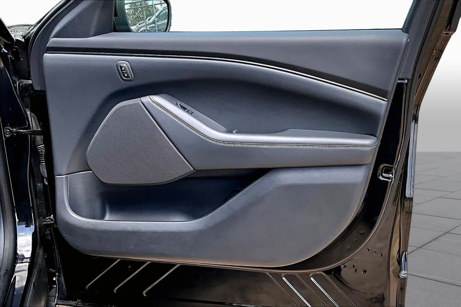 Used 2025 Shadow Black Ford Select image 22
