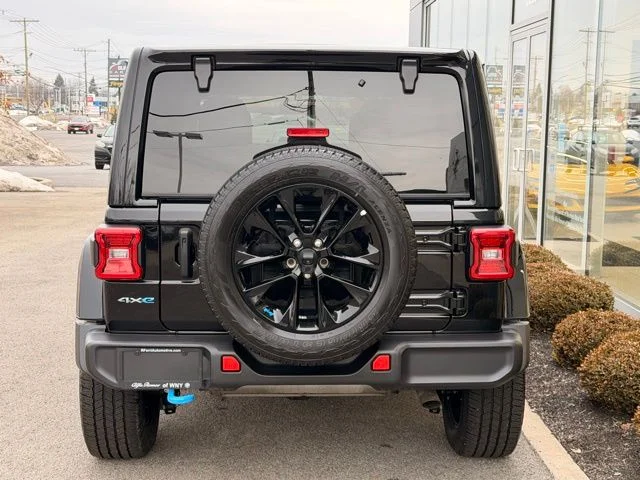 Used 2022 Black Jeep Unlimited Sahara 4xe image 5