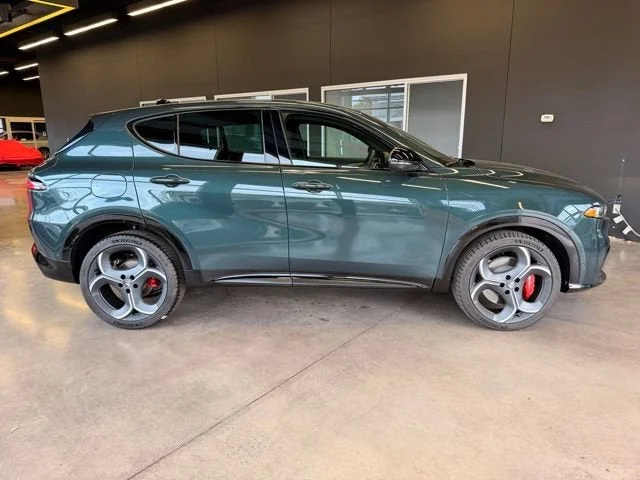 Used 2026 Verde Monza Alfa Romeo Base image 6