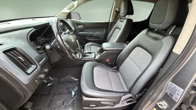 Used 2022 Gray Chevrolet Z71 image 18