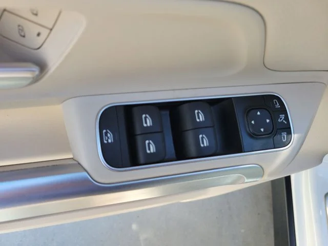 Used 2023 White Mercedes-Benz GLB 250 image 21