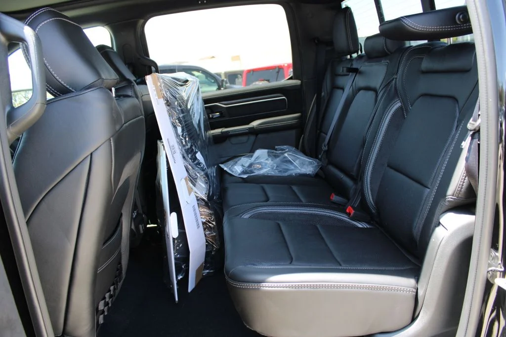 New 2026 Diamond Black Crystal Pearl-Coat Exterior Paint Ram RHO image 14
