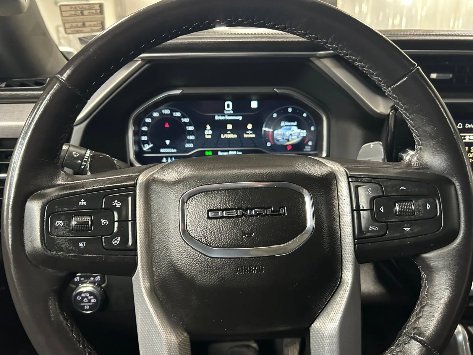 Used 2023 White GMC Denali Crew Cab image 23