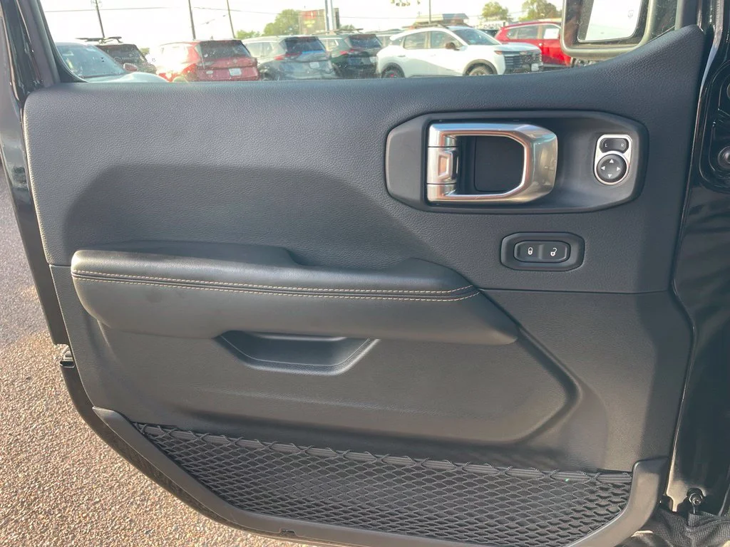 Used 2025 Black Jeep Sahara image 13