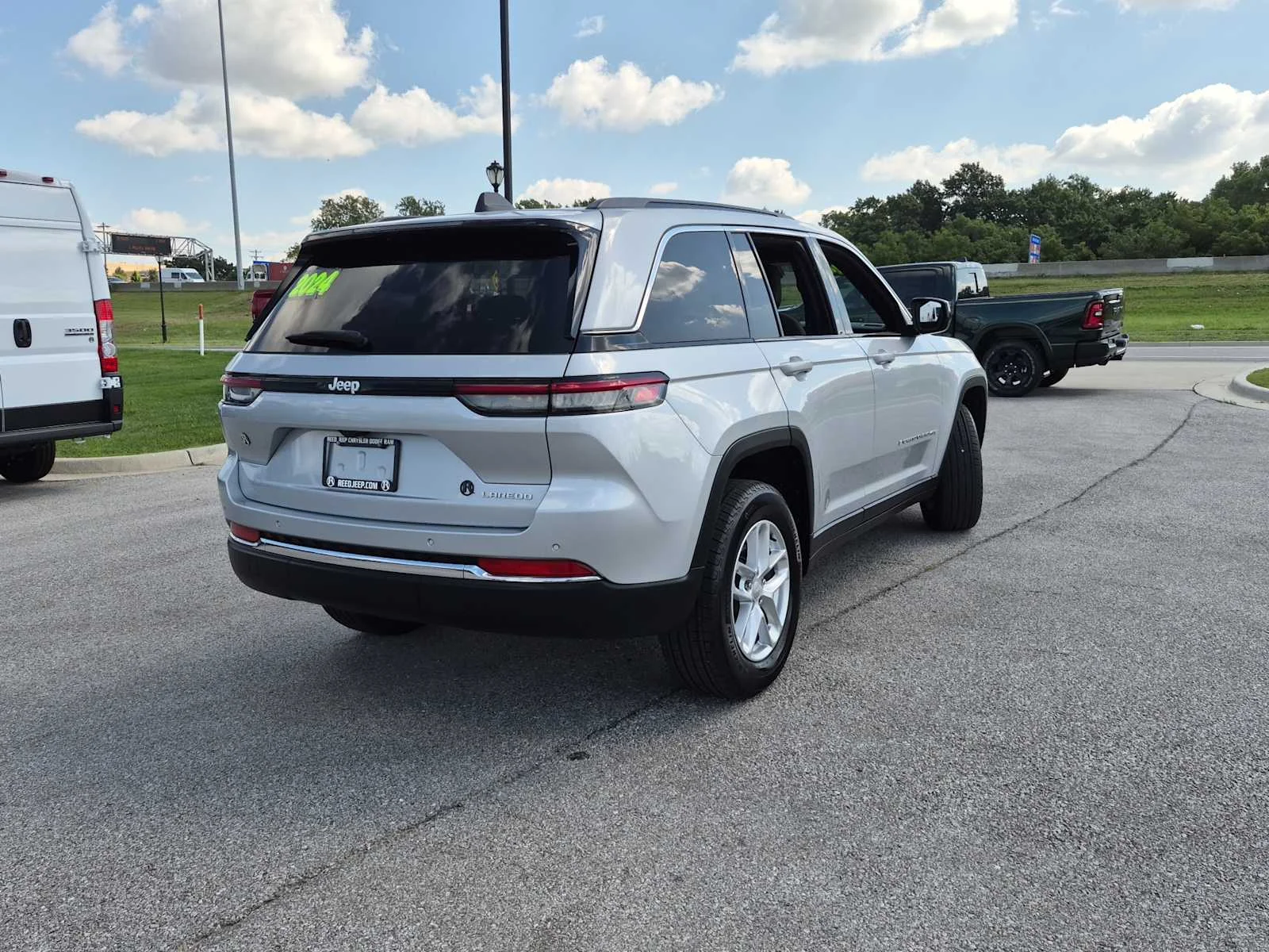 Used 2024 Silver Zynith Jeep Laredo X image 8