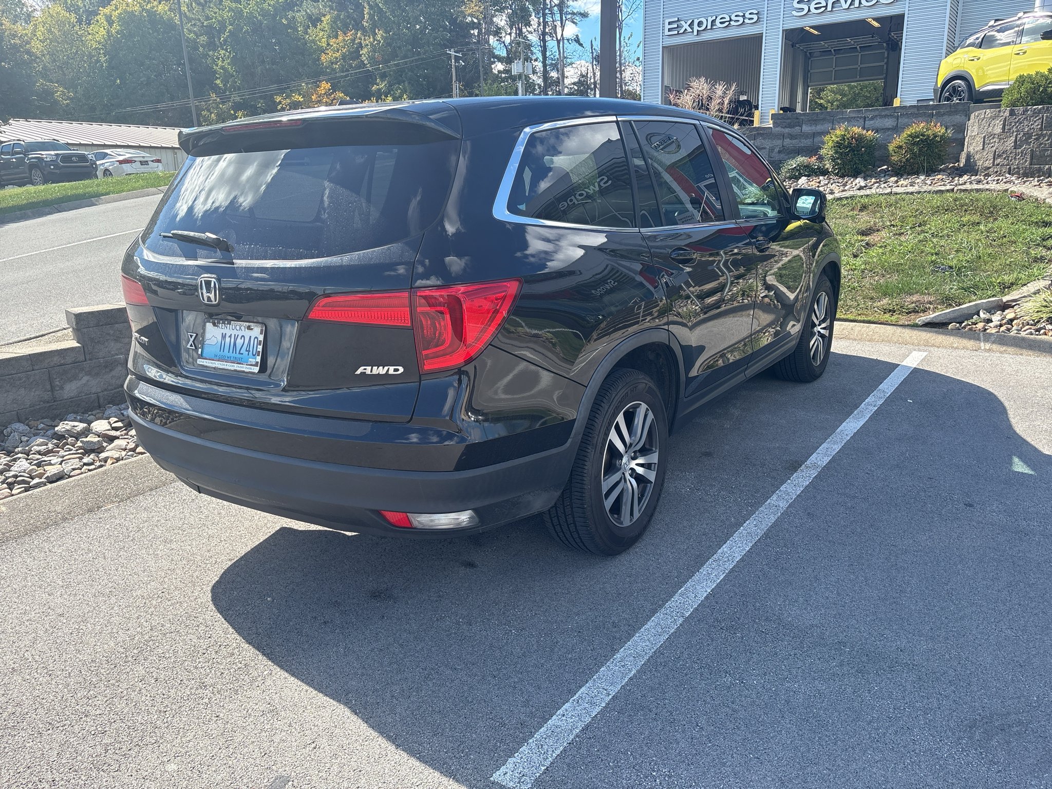 Used 2017 Black Forest Pearl Honda EX-L image 4