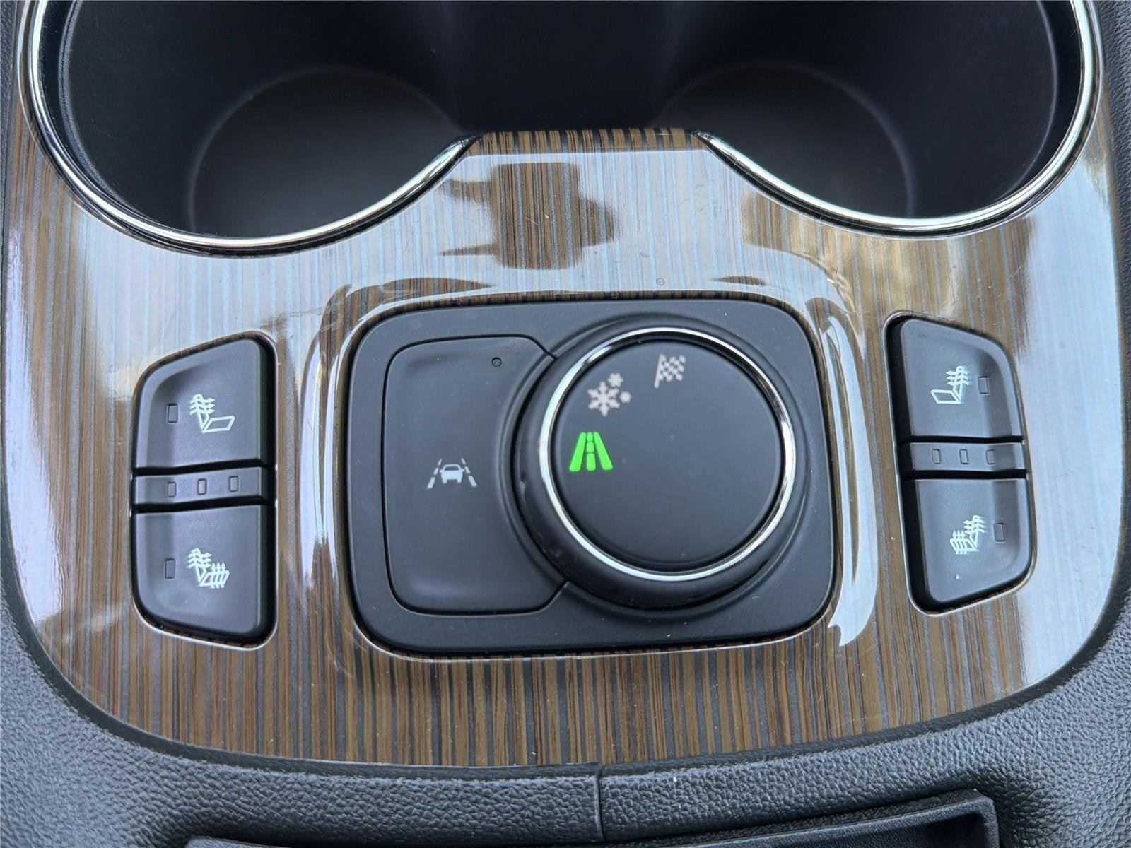 Used 2023 Summit White GMC SLE image 18