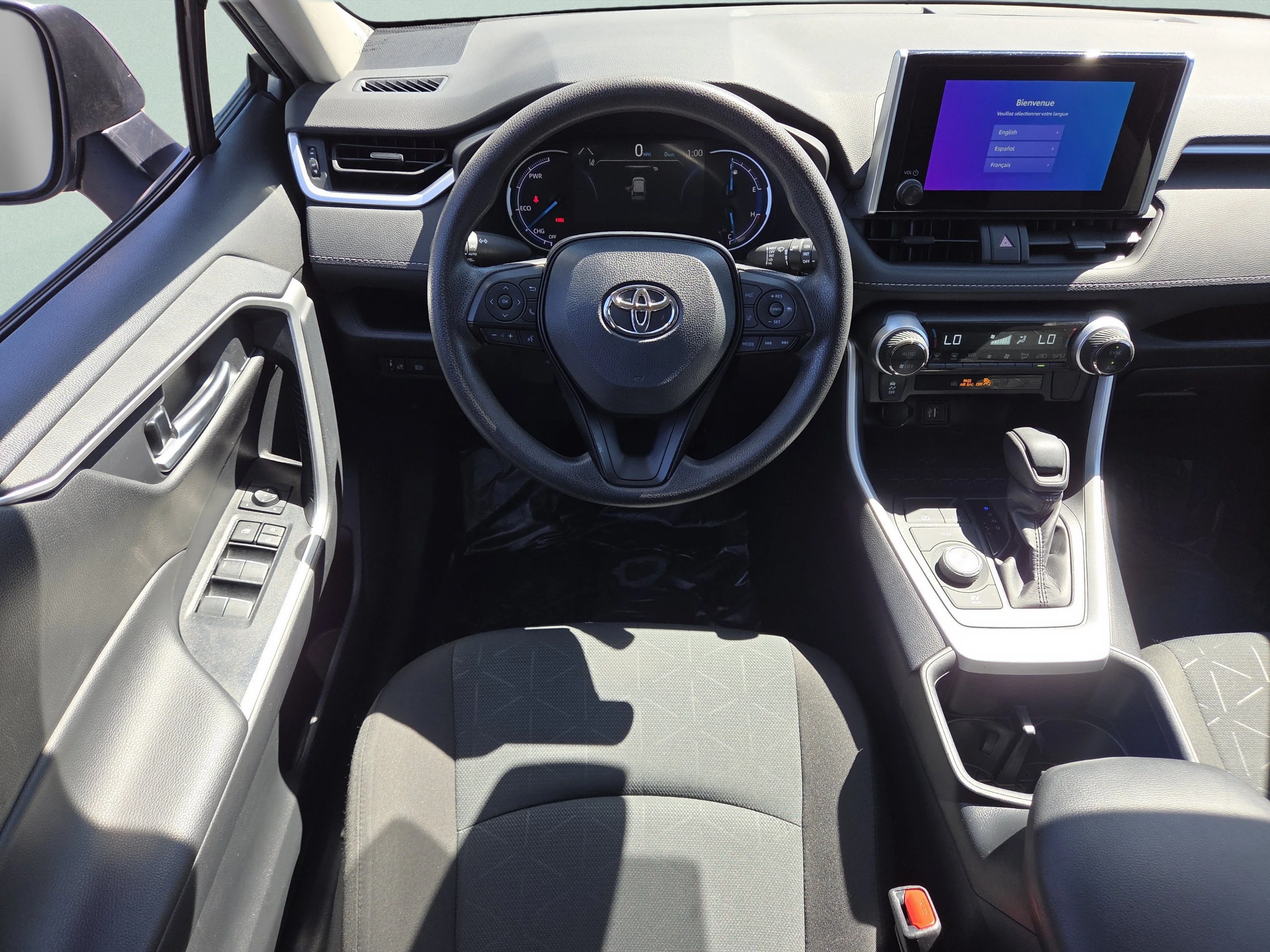 Used 2025 Silver Sky Metallic Toyota XLE image 4