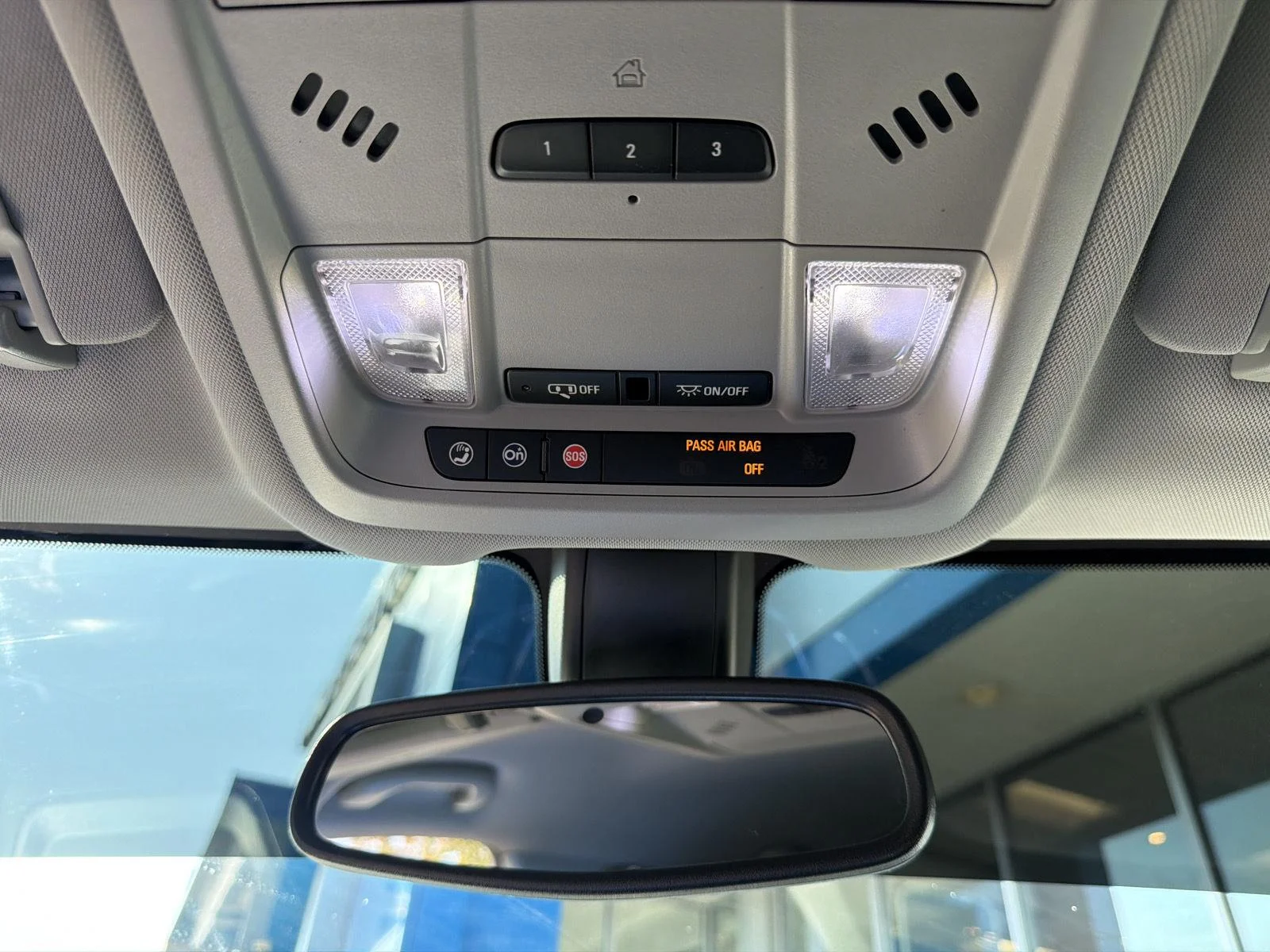 Used 2019 Iridescent Pearl Tricoat Chevrolet Premier image 27
