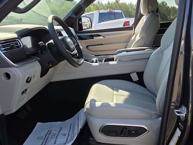 New 2026 Baltic-Gray Metallic Clear-Coat Exterior Paint Jeep Limited image 6