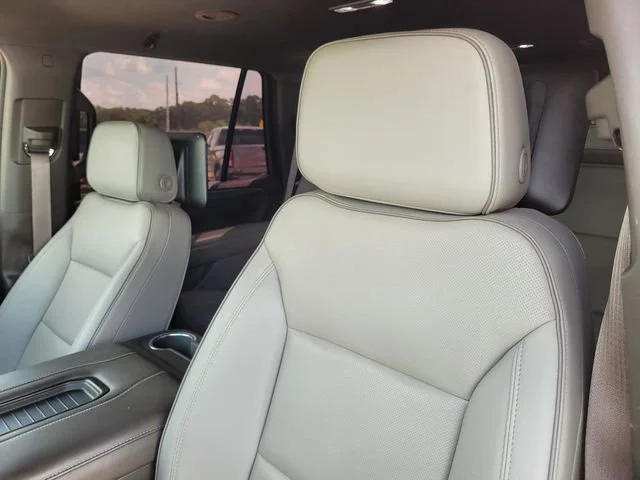 Used 2023 Pearl Beige Metallic GMC SLT image 33
