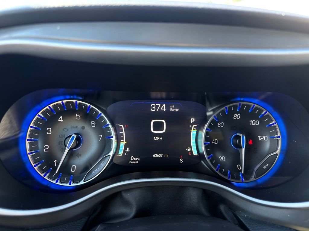 Used 2025 Black Chrysler Select image 16