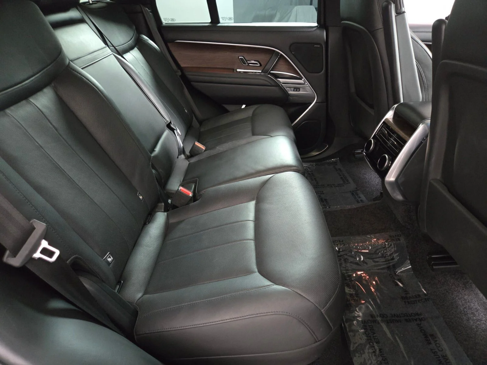 Used 2023 Eiger Gray Metallic Land Rover SE image 18