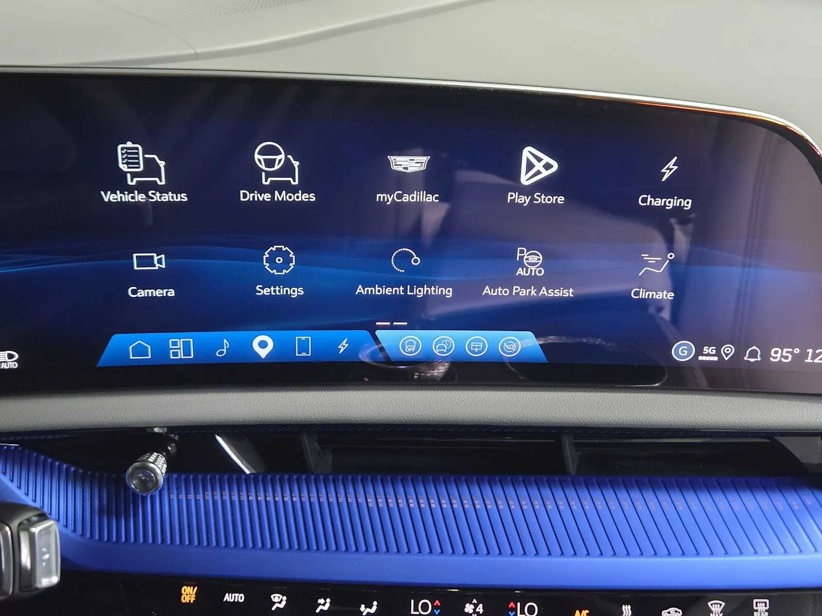 2026 Cadillac OPTIQ Luxury - Photo 11