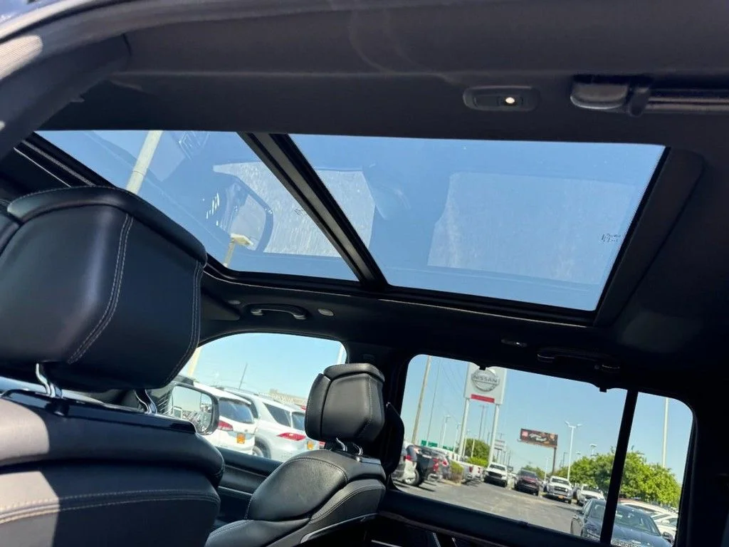 Used 2024 Black Jeep Base image 11