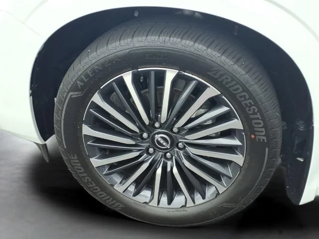 Used 2026  Nissan Platinum Reserve image 19
