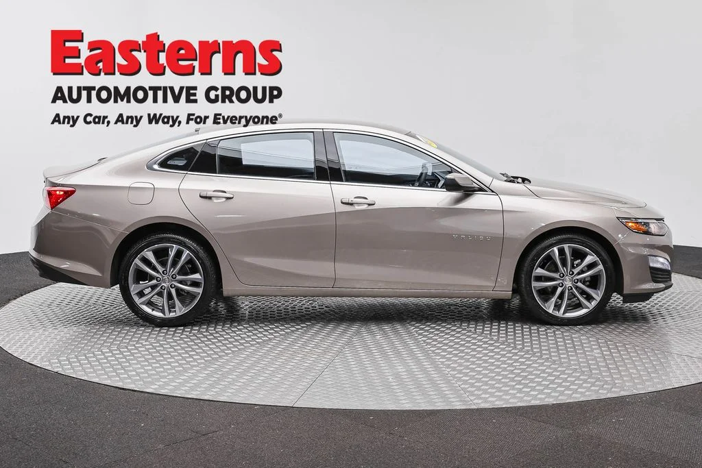 Used 2025 Gray Chevrolet LT image 4