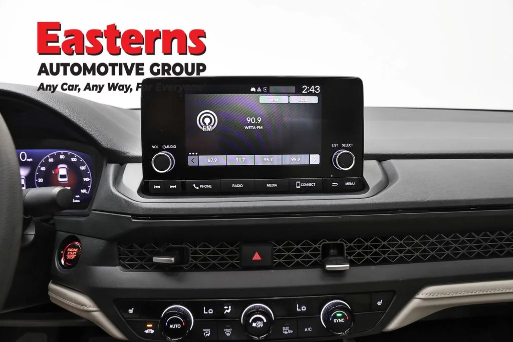 Used 2025 Red Honda SE image 12