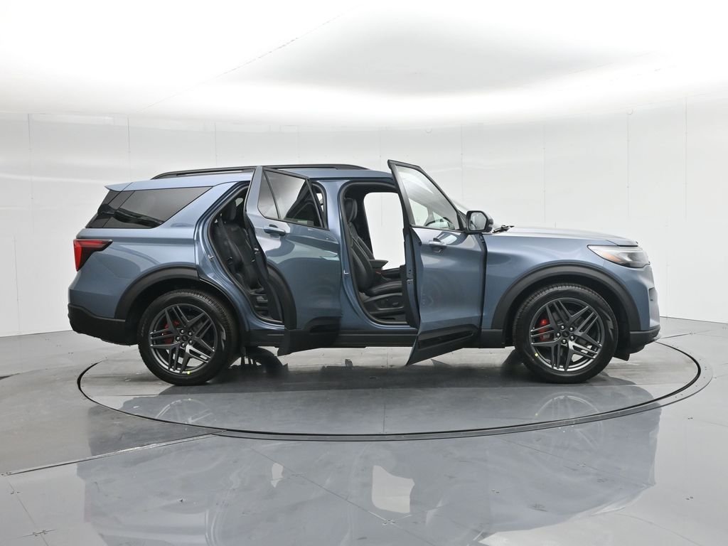 2025 Ford Explorer ST - Photo 5