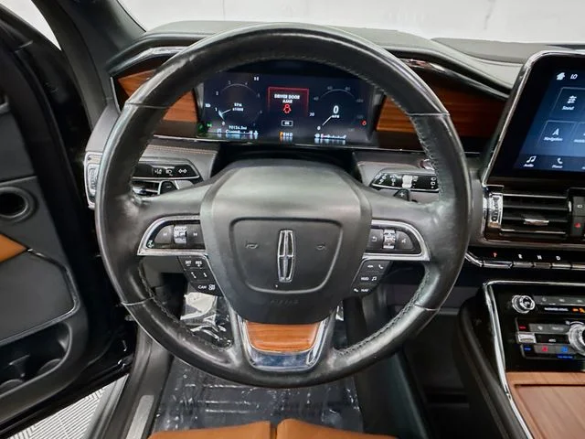 Used 2019 Black Lincoln Reserve image 11