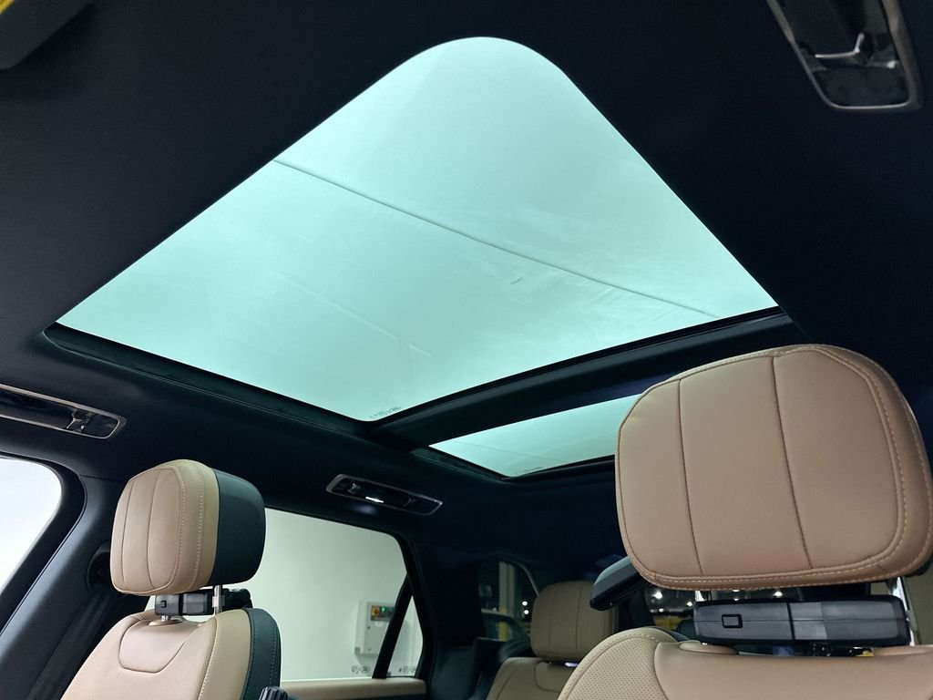 New 2026 Fuji White Land Rover Dynamic SE image 11