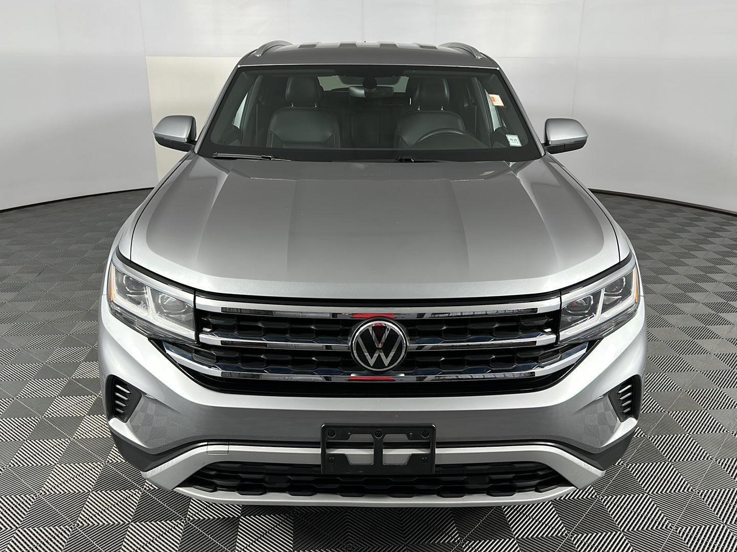 Used 2023 Pyrite Silver Metallic Volkswagen 2.0T SE image 2