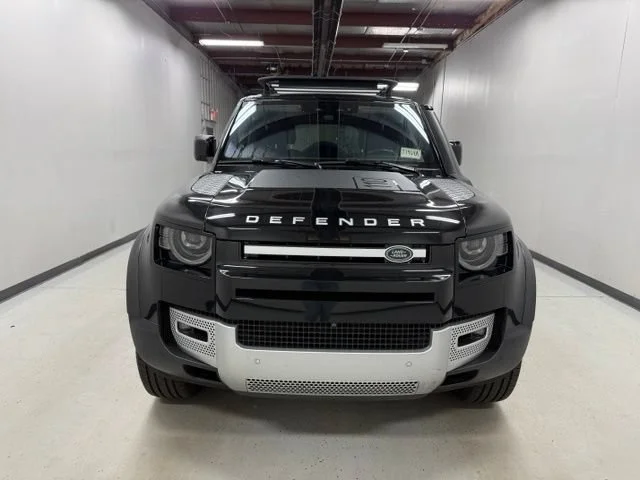 Used 2022 Black Land Rover 110 SE image 2