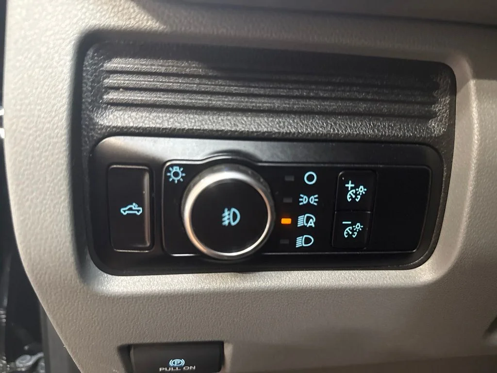 Used 2023 Agate Black Metallic Ford XLT image 23