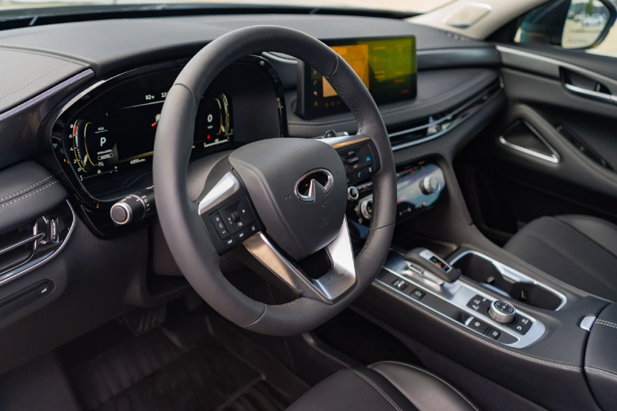 Certified Used 2026 Black INFINITI LUXE image 4