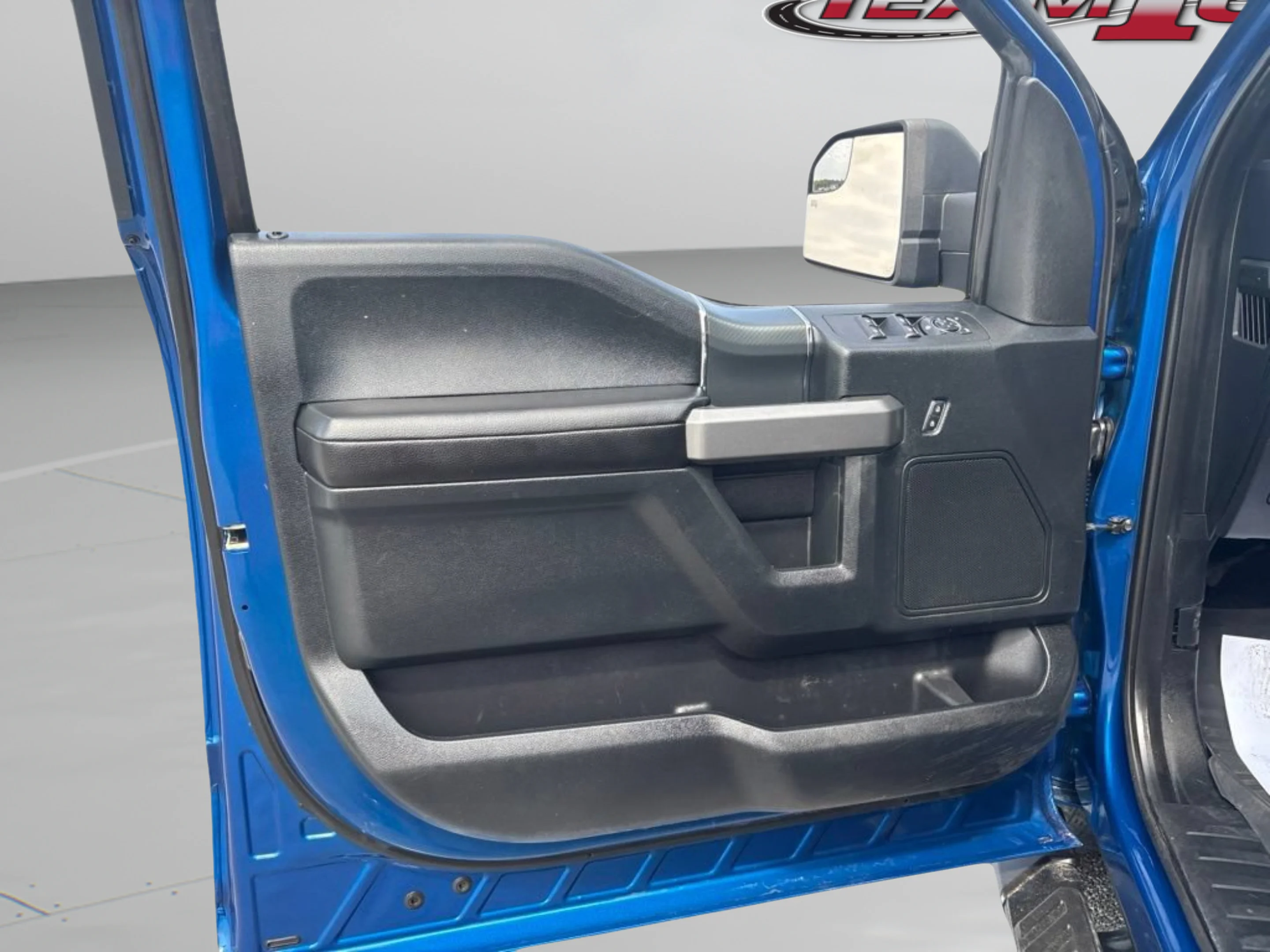 Used 2018 Lightning Blue Ford XLT image 18