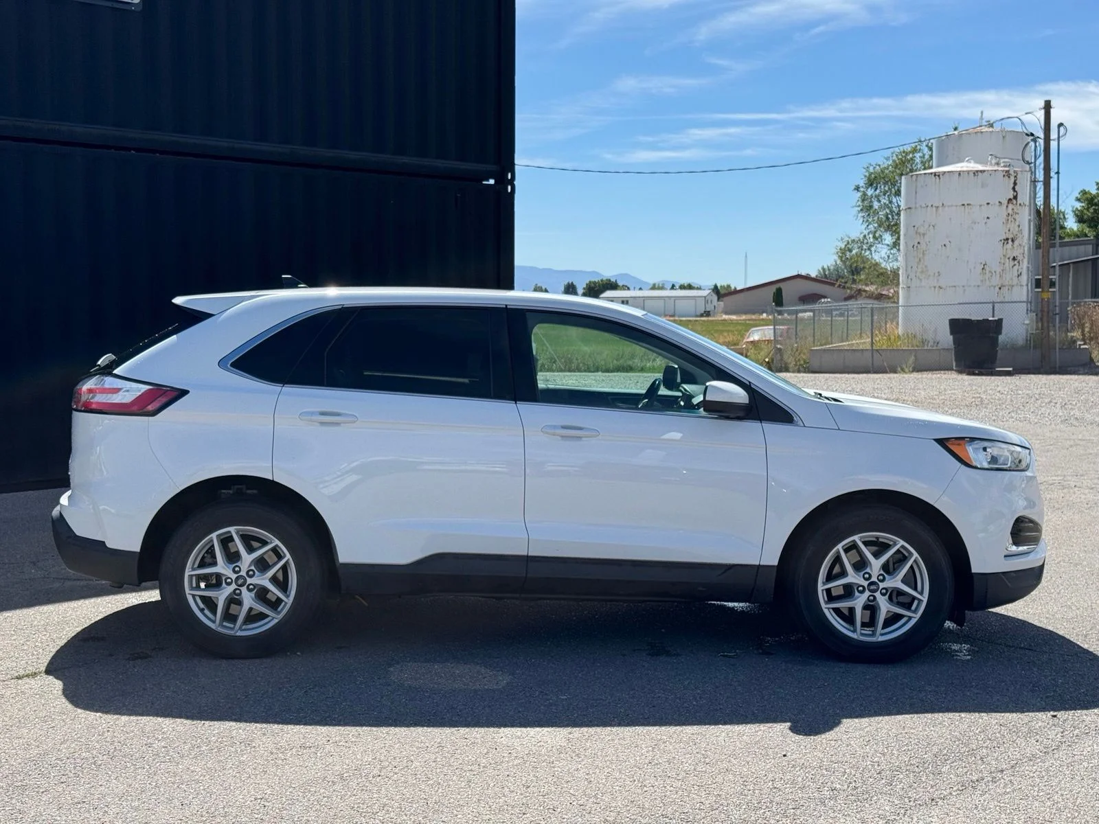 Used 2022 White Ford SEL image 3